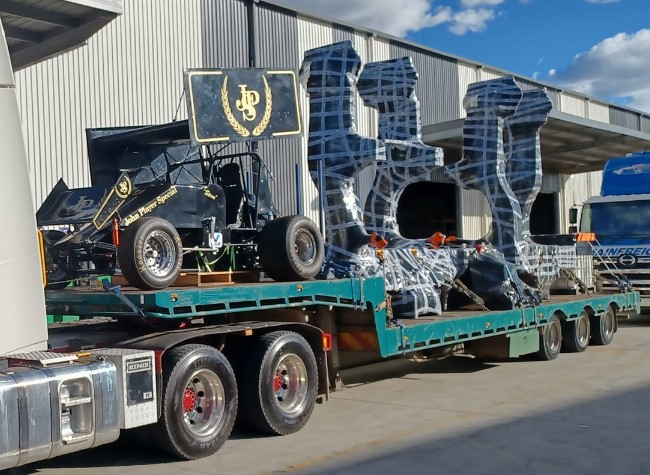 Load: 2 x Overheight Tyre Handlers